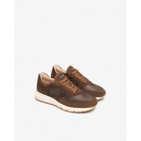 SNEAKERS RUN OVERMIND...