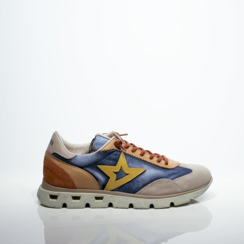 SNEAKERS BALANCE ON